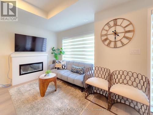 41 MATAWIN LANE  Richmond Hill, ON L4B 0H8