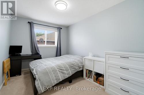 4322 Fairview Street, Burlington, ON - Indoor Photo Showing Bedroom