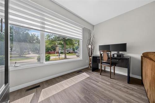 35 Brownell Bay, Winnipeg, MB - Indoor Photo Showing Office