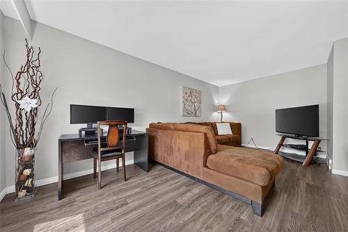 35 Brownell Bay, Winnipeg, MB - Indoor