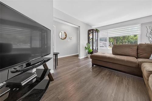 35 Brownell Bay, Winnipeg, MB - Indoor Photo Showing Other Room