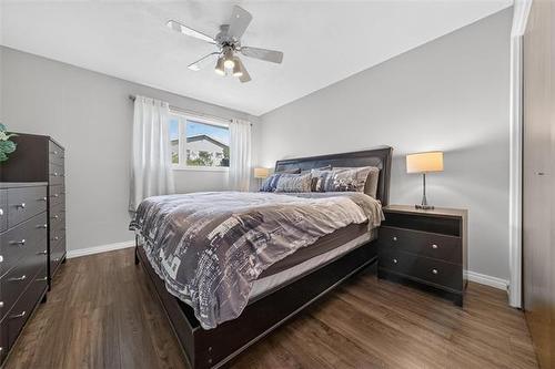 35 Brownell Bay, Winnipeg, MB - Indoor Photo Showing Bedroom