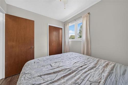 35 Brownell Bay, Winnipeg, MB - Indoor Photo Showing Bedroom