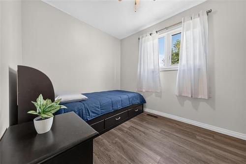 35 Brownell Bay, Winnipeg, MB - Indoor Photo Showing Bedroom