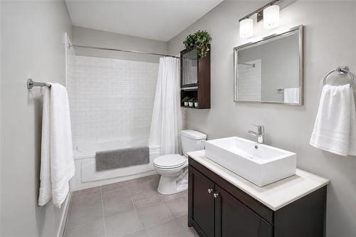 35 Brownell Bay, Winnipeg, MB - Indoor Photo Showing Bathroom
