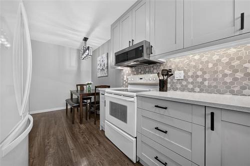 35 Brownell Bay, Winnipeg, MB - Indoor Photo Showing Kitchen