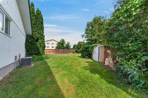 35 Brownell Bay, Winnipeg, MB - Outdoor
