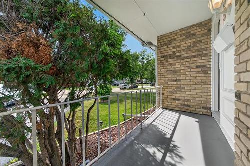 35 Brownell Bay, Winnipeg, MB - Outdoor