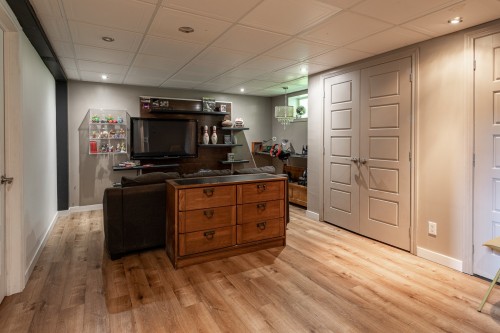 Salle familiale - 490 Ch. Des Genévriers, Shawinigan, QC - Indoor Photo Showing Other Room