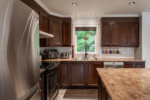Cuisine - 490 Ch. Des Genévriers, Shawinigan, QC - Indoor Photo Showing Kitchen With Double Sink
