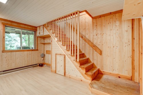 Escalier - 23 Ch. De Maple Wood, Harrington, QC - Indoor Photo Showing Other Room