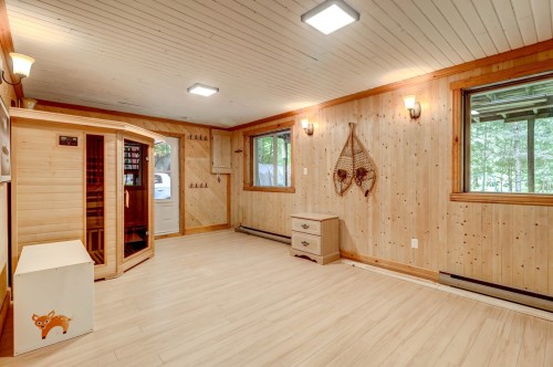 Salon - 23 Ch. De Maple Wood, Harrington, QC - Indoor Photo Showing Other Room