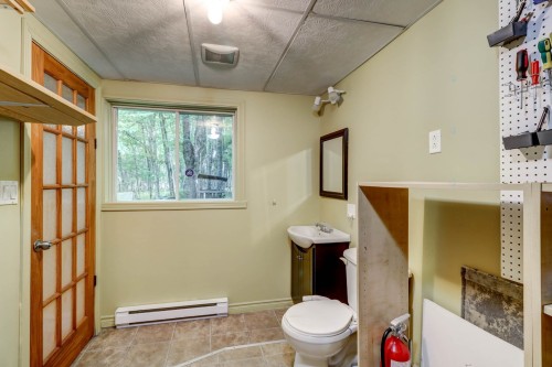 Salle d'eau - 23 Ch. De Maple Wood, Harrington, QC - Indoor Photo Showing Other Room