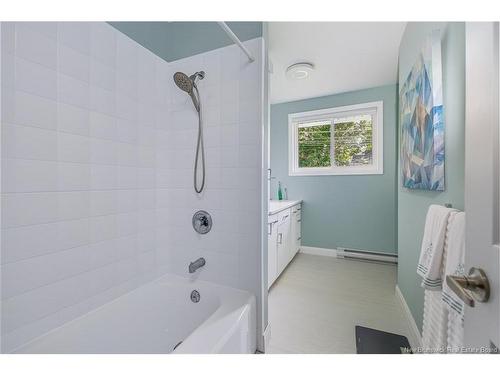 32 Tulip St, Fredericton, NB - Indoor Photo Showing Bathroom