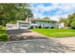 32 Tulip ST  Fredericton, NB E3C 1L2
