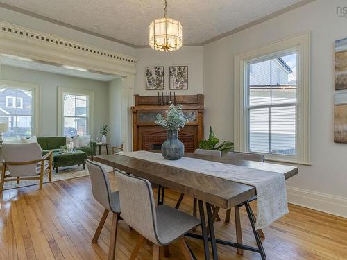 26 Thistle Street, Dartmouth, NS - Indoor Photo Showing Dining Room