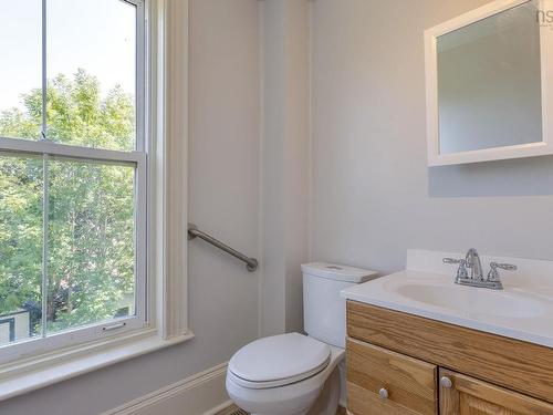 26 Thistle Street, Dartmouth, NS - Indoor Photo Showing Bathroom