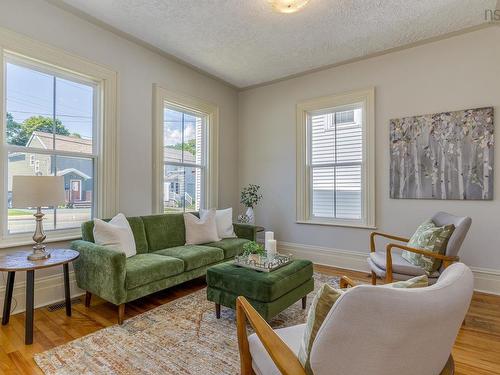 26 Thistle Street, Dartmouth, NS - Indoor Photo Showing Living Room