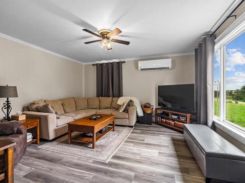 1049 Spring Valley Rd, Spring Valley, PE - Indoor Photo Showing Living Room
