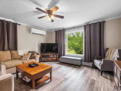 1049 Spring Valley Rd, Spring Valley, PE - Indoor Photo Showing Living Room