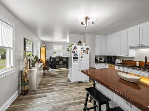 1049 Spring Valley Rd, Spring Valley, PE - Indoor Photo Showing Kitchen With Double Sink