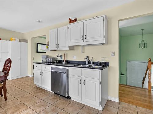 131 Pinewood Crescent, Cole Harbour, NS - Indoor Photo Showing Kitchen With Double Sink