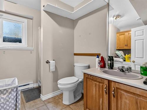 131 Pinewood Crescent, Cole Harbour, NS - Indoor Photo Showing Bathroom
