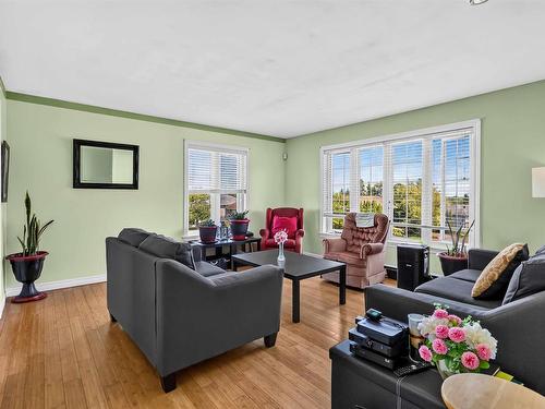 131 Pinewood Crescent, Cole Harbour, NS - Indoor Photo Showing Living Room