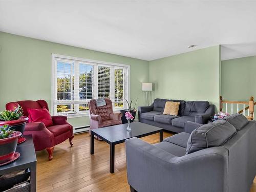 131 Pinewood Crescent, Cole Harbour, NS - Indoor Photo Showing Living Room