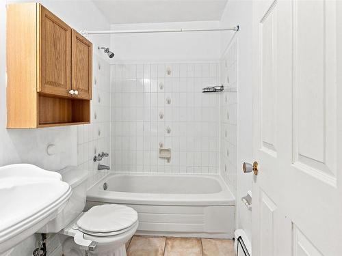 2 Applewood Lane, Dartmouth, NS - Indoor Photo Showing Bathroom