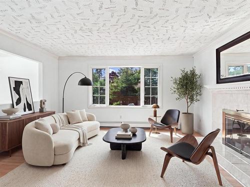 2 Applewood Lane, Dartmouth, NS - Indoor Photo Showing Living Room