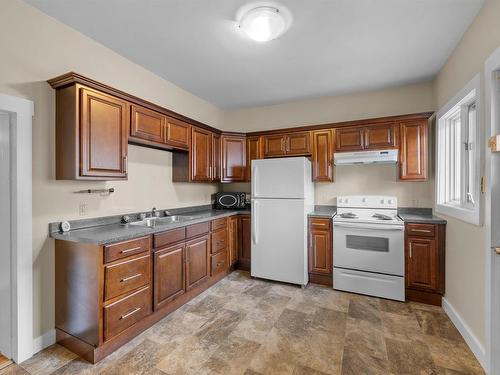 29 Ole King Square, Charlottetown, PE - Indoor Photo Showing Kitchen With Double Sink