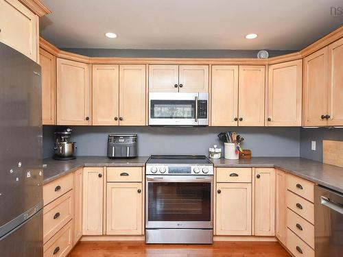 98 Parkside Drive, Valley, NS - Indoor Photo Showing Kitchen