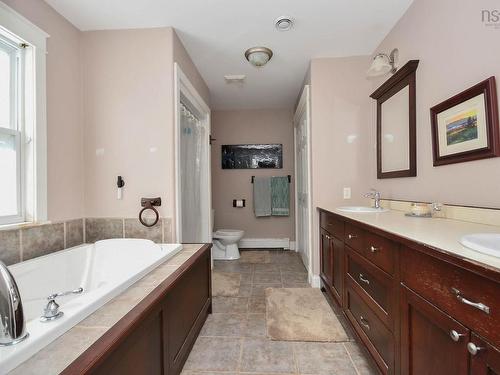 98 Parkside Drive, Valley, NS - Indoor Photo Showing Bathroom