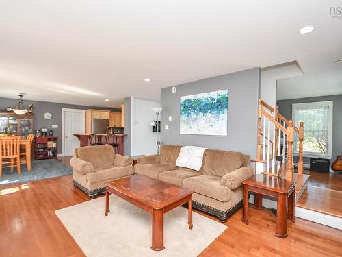 98 Parkside Drive, Valley, NS - Indoor Photo Showing Living Room