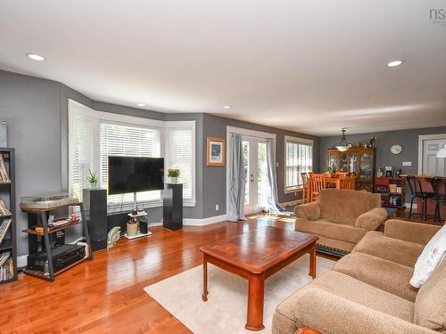 98 Parkside Drive, Valley, NS - Indoor Photo Showing Living Room