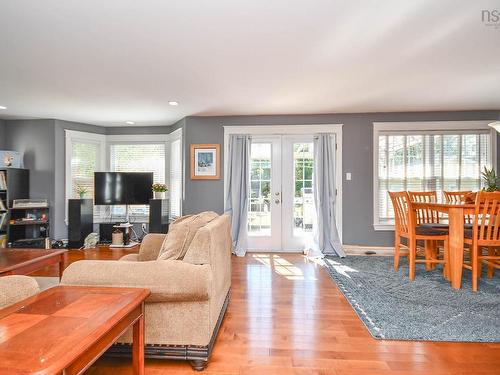 98 Parkside Drive, Valley, NS - Indoor Photo Showing Living Room