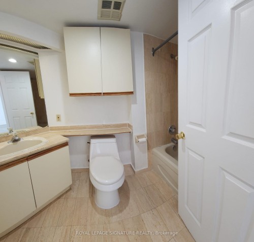 1103-5 Concorde Place, Toronto, ON - Indoor Photo Showing Bathroom