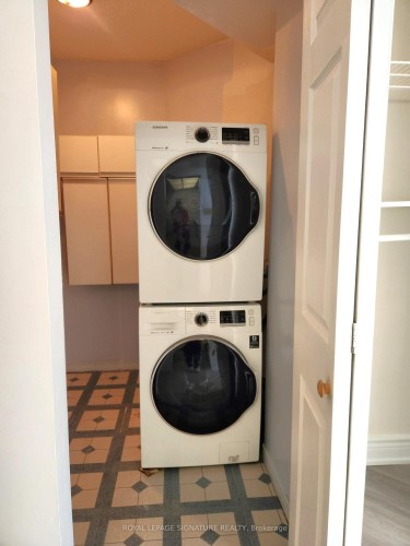 1103-5 Concorde Place, Toronto, ON - Indoor Photo Showing Laundry Room