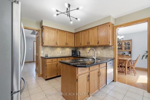9 Doepath Way, Caledon, ON - Indoor Photo Showing Kitchen