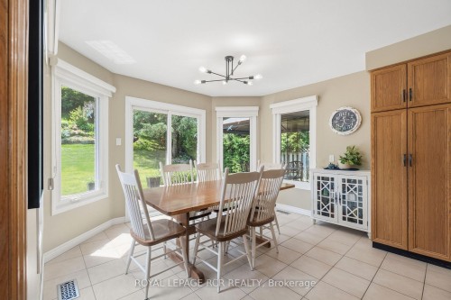 9 Doepath Way, Caledon, ON - Indoor Photo Showing Dining Room