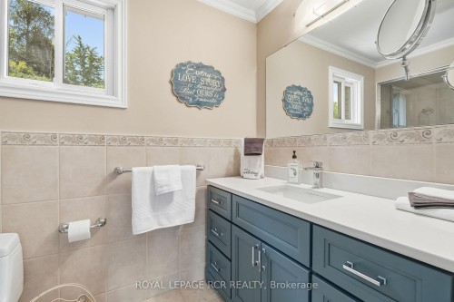 9 Doepath Way, Caledon, ON - Indoor Photo Showing Bathroom
