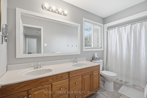 9 Doepath Way, Caledon, ON - Indoor Photo Showing Bathroom
