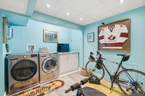 9 Doepath Way, Caledon, ON - Indoor Photo Showing Laundry Room