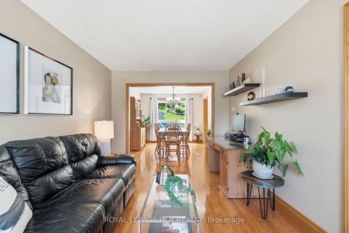 9 Doepath Way, Caledon, ON - Indoor Photo Showing Living Room