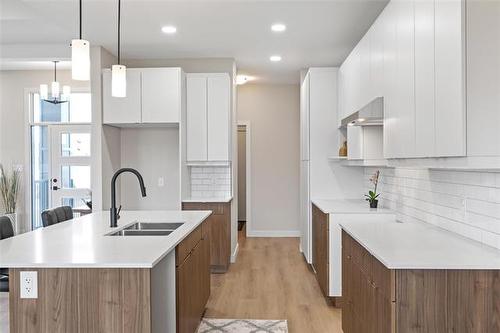 111 Oshanski Pl, West St Paul, MB - Indoor Photo Showing Kitchen With Double Sink With Upgraded Kitchen