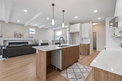 111 Oshanski Pl, West St Paul, MB - Indoor Photo Showing Kitchen With Double Sink With Upgraded Kitchen