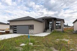 111 Oshanski PL West St Paul, MB R4A 0H6