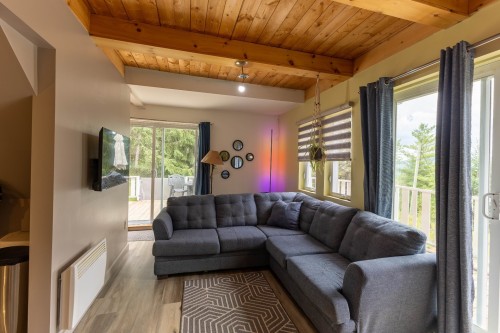 Salon - 6646 Ch. Brassard, Saint-Zénon, QC - Indoor Photo Showing Living Room