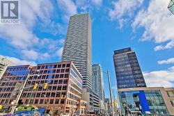 4210 - 2221 YONGE STREET Toronto, ON M4S 0B8